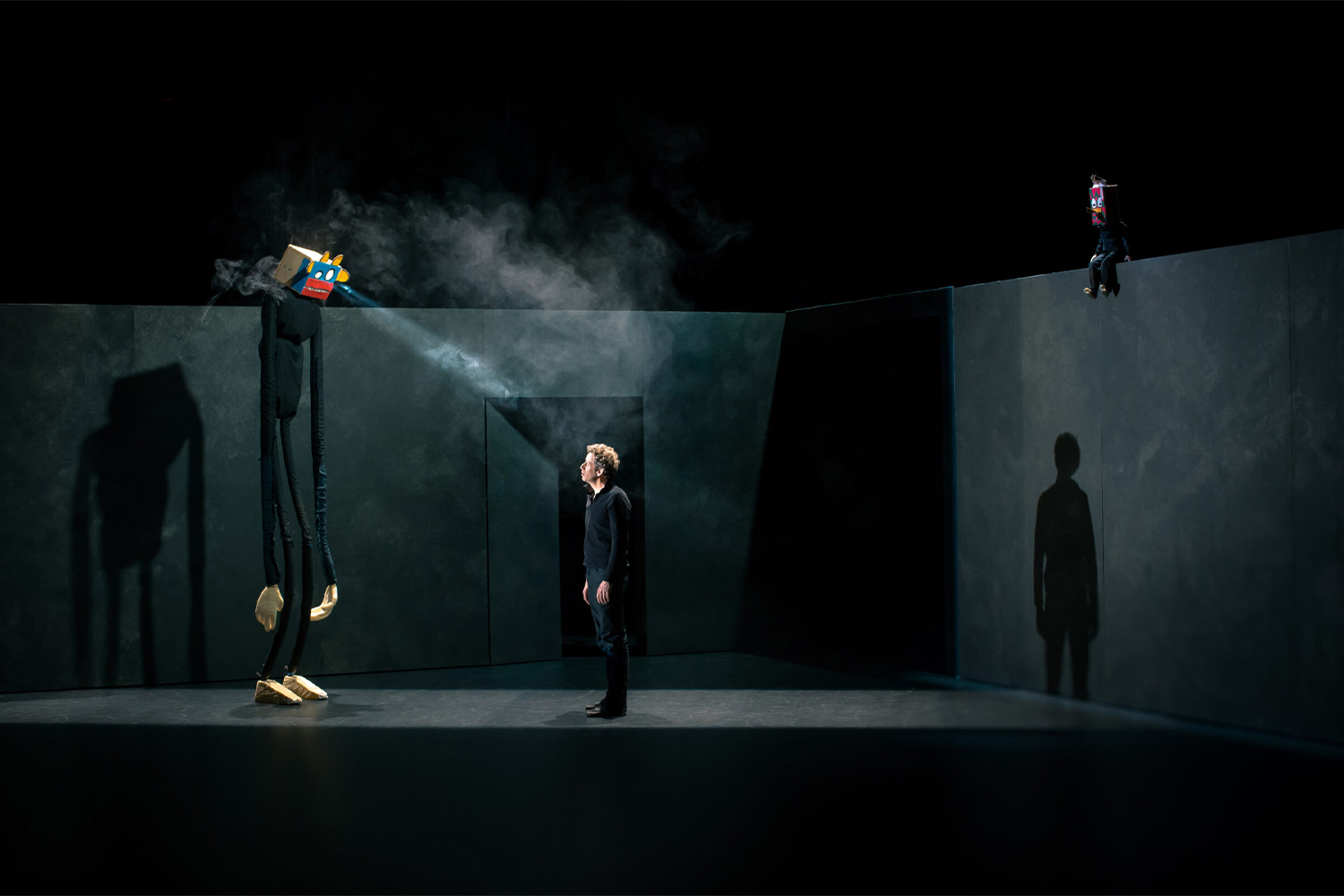Étienne Saglio - Cie Monstres - Vers les métamorphoses - Photo de Benjamin Guillement Étienne Saglio - Cie Monstres - Vers les métamorphoses - Photo de Benjamin Guillement
